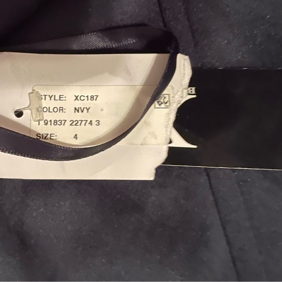 X. By XSCAPE
Off-The-Shoulder
Ruched Gown navy Blue size 4 or 14 - Picture 7 of 14